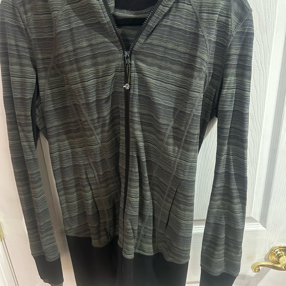 lululemon jacket size 12/14 women's